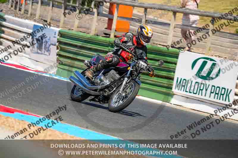 Vintage motorcycle club;eventdigitalimages;mallory park;mallory park trackday photographs;no limits trackdays;peter wileman photography;trackday digital images;trackday photos;vmcc festival 1000 bikes photographs